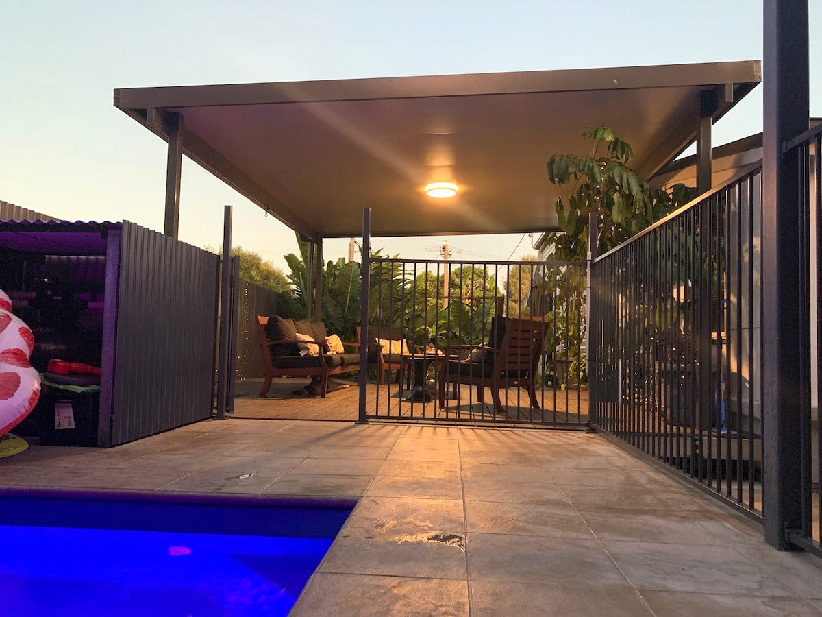 SmartKits Australia Free Standing, Flat Patio Roof- 11m (L) x 6m (W).