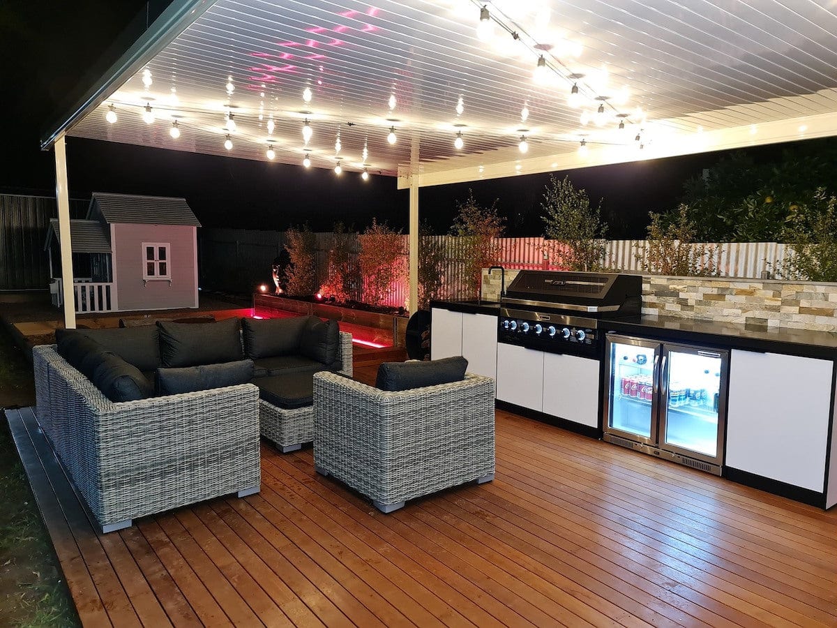 SmartKits Australia Free Standing, Flat Patio Roof- 6m (L) x 3m (W).