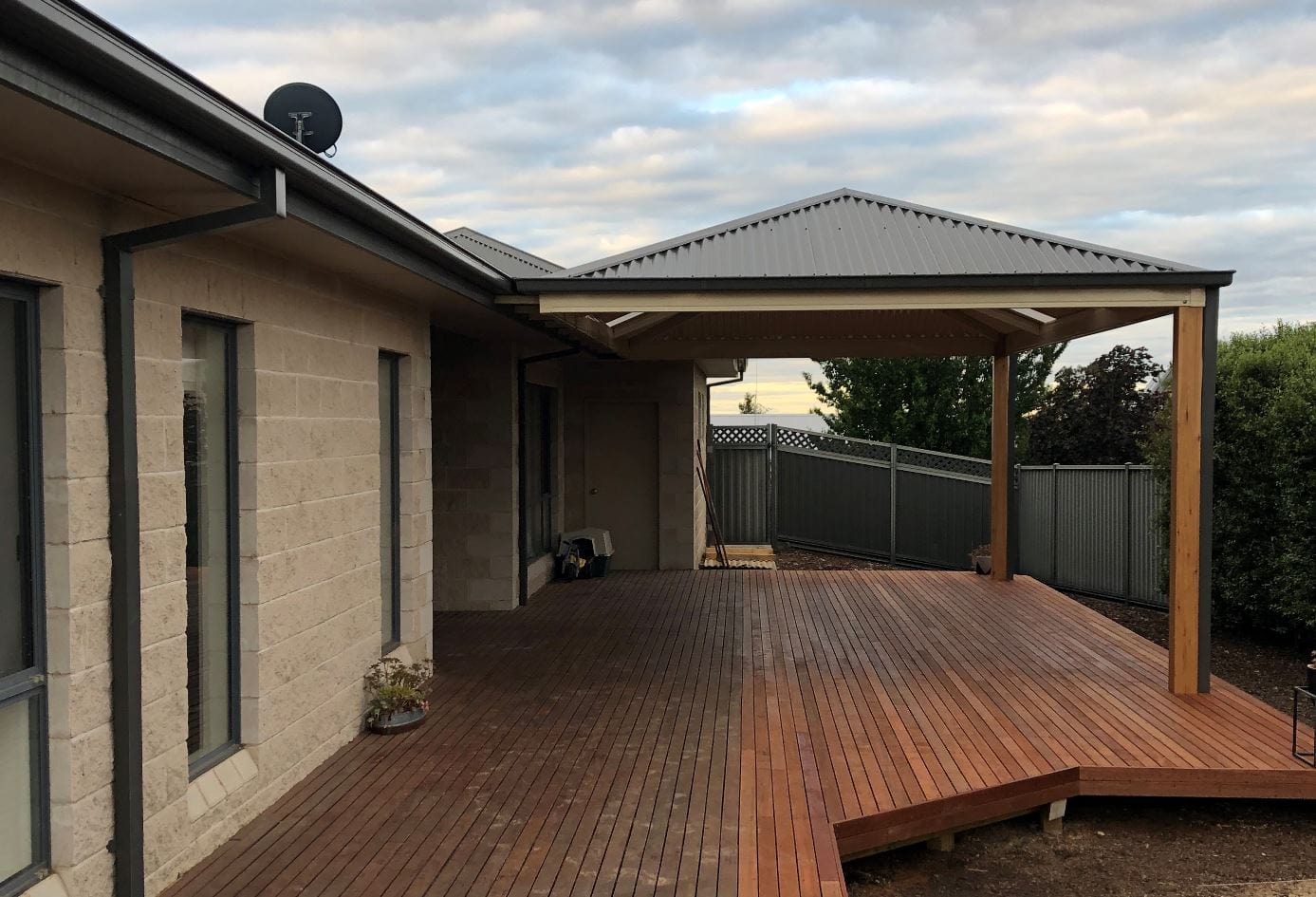 SmartKits Australia Hip, Patio Roof- 6m (L) x 4m (W).